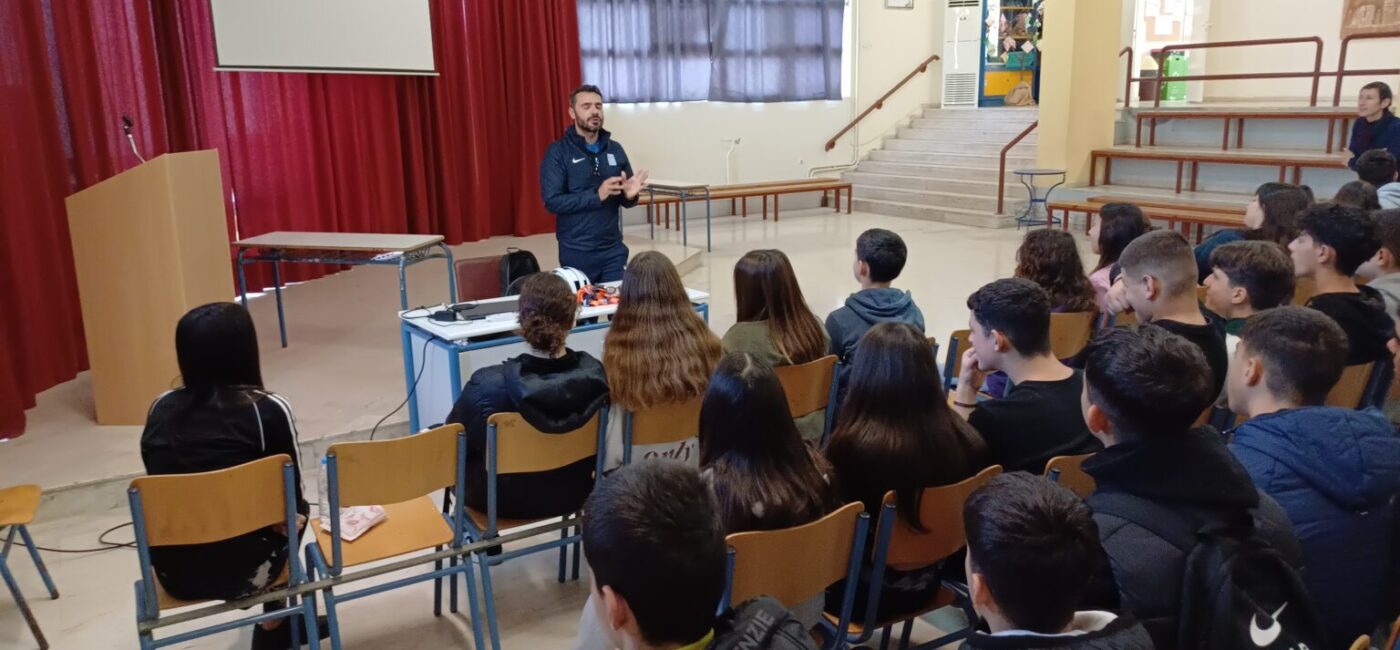 Ο «Μοναδικός» παρααθλητής Δημήτρης Οικονόμου στο 11ο Γυμνάσιο.