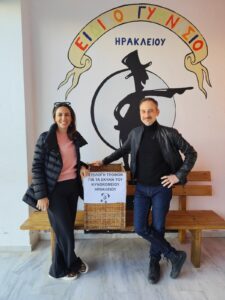 Συλλογή τροφών και παιχνιδιών για τα αδέσποτα ζώα
